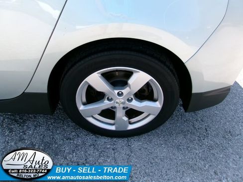 Used 2013 Chevrolet Volt FWD image 18
