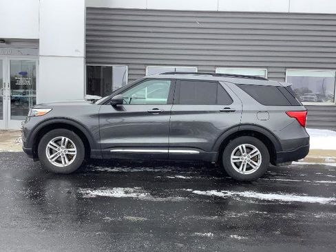 Used 2020 Ford Explorer XLT w/ Comfort Package image 2