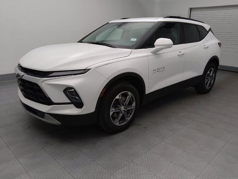Used 2024 Chevrolet Blazer LT w/ Convenience Package FWD image 2