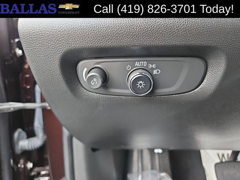 Used 2023 Chevrolet Traverse LT FWD image 15