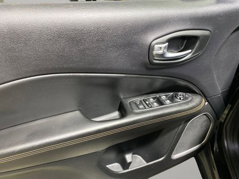 Used 2018 Jeep Compass Limited w/ Navigation Group image 9