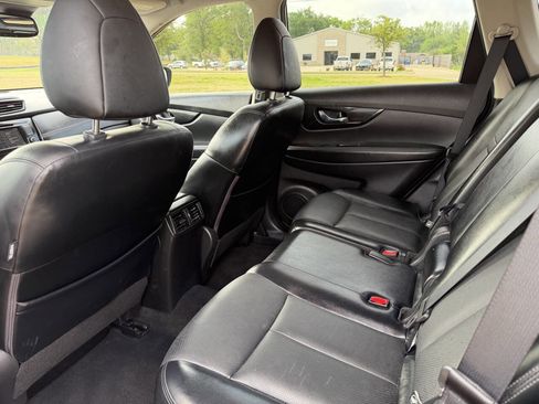 Used 2018 Nissan Rogue SL w/ Premium Package FWD image 14