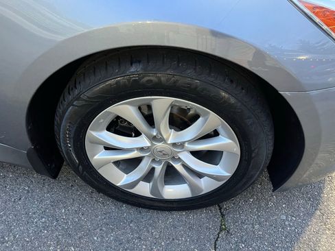 Used 2013 Hyundai Genesis 3.8 image 9