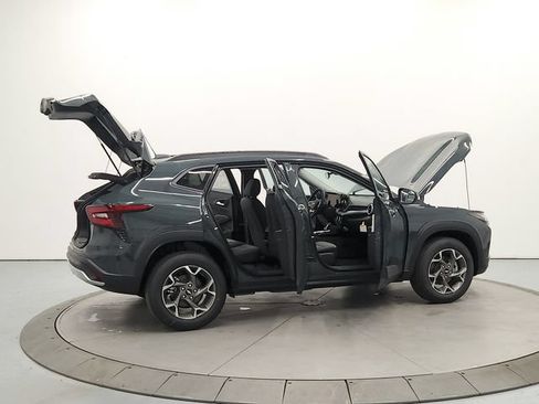 New 2026 Chevrolet Trax LT w/ LT Convenience Package FWD image 15