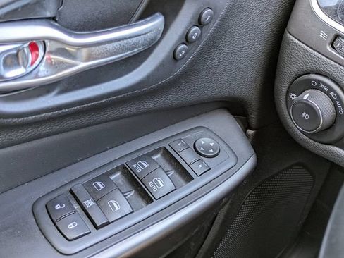 Certified 2020 Jeep Cherokee Limited FWD image 17