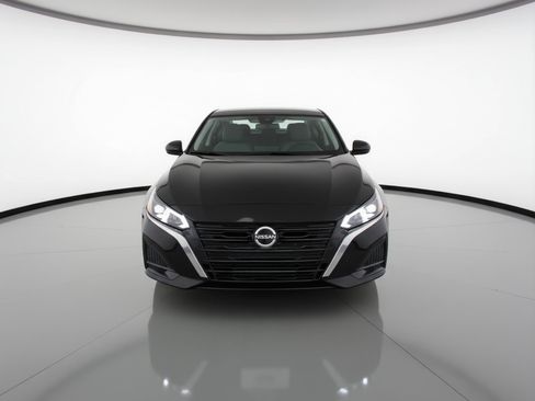 Used 2025 Nissan Altima 2.5 SV image 2