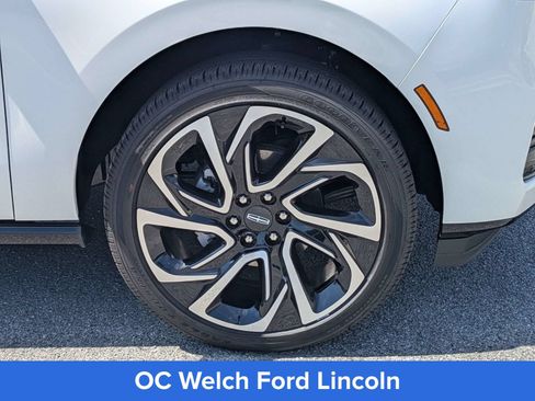 Certified 2026 Lincoln Navigator Reserve AWD/4WD image 8