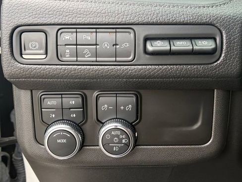 Used 2021 GMC Yukon Denali AWD/4WD image 5