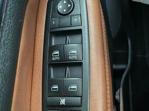 Used 2012 Jeep Grand Cherokee Overland image 10