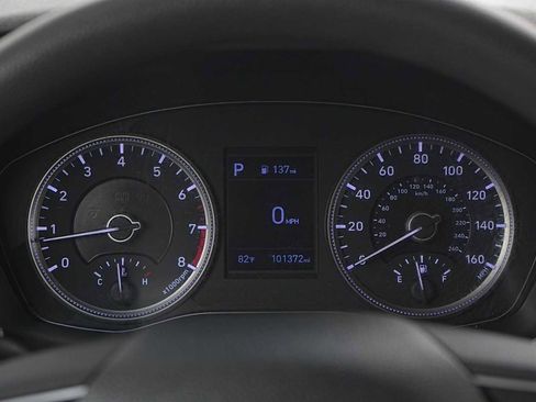 Used 2020 Hyundai Santa Fe SE FWD image 23