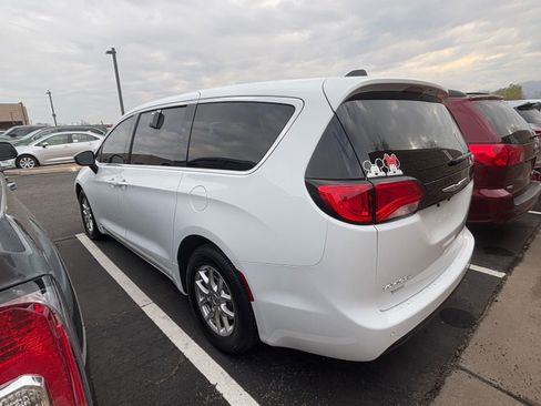 Used 2025 Chrysler Voyager LX image 3