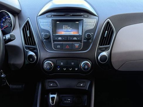 Used 2015 Hyundai Tucson SE image 17