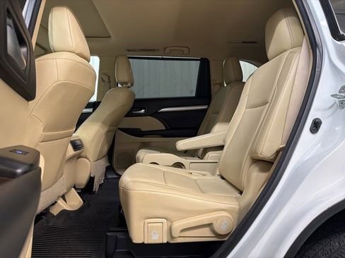 Used 2017 Toyota Highlander XLE image 26