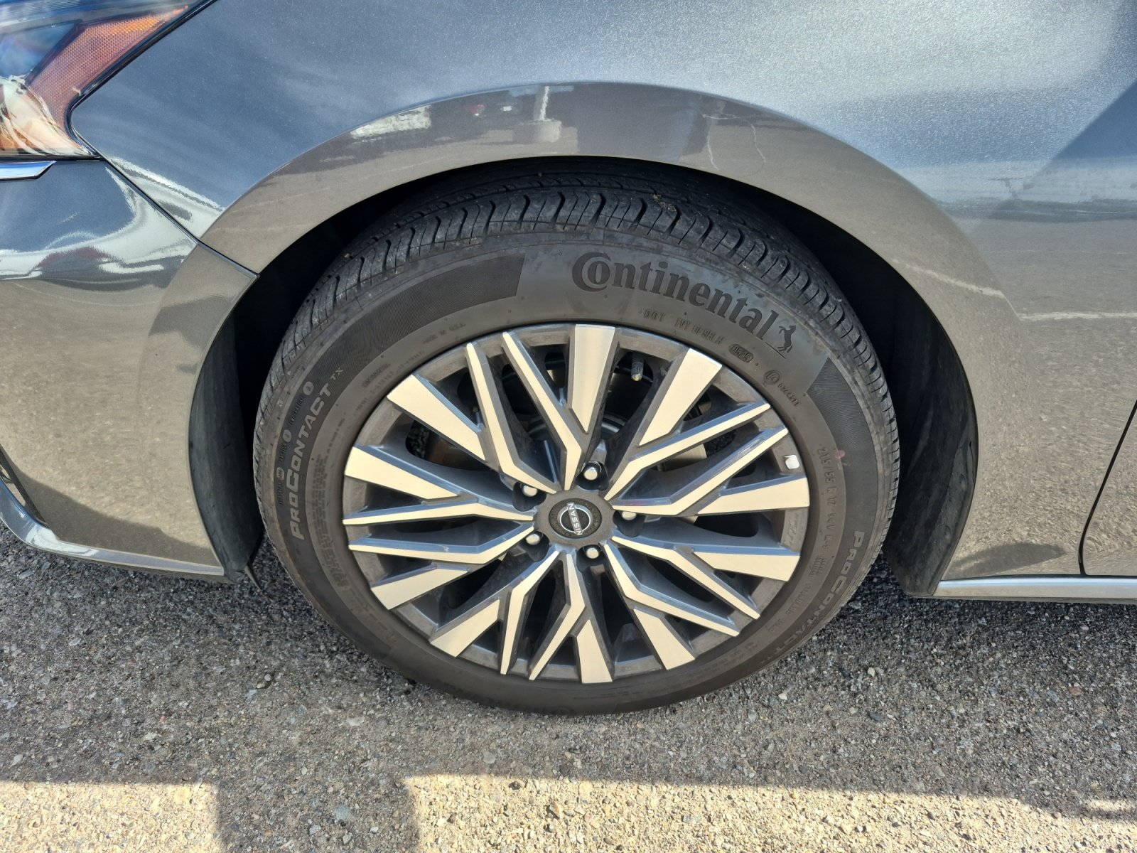 Used 2025 Nissan Altima 2.5 SV FWD image 24