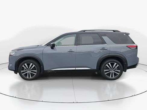 Used 2025 Nissan Pathfinder Platinum FWD image 6