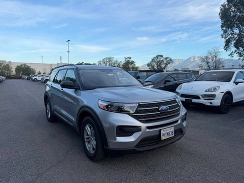 Used 2023 Ford Explorer XLT RWD image 2