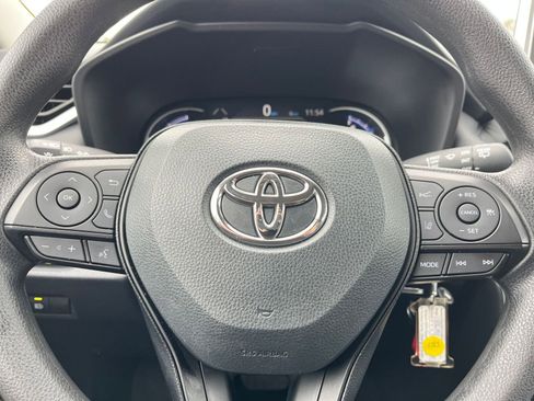 Used 2025 Toyota RAV4 LE image 27