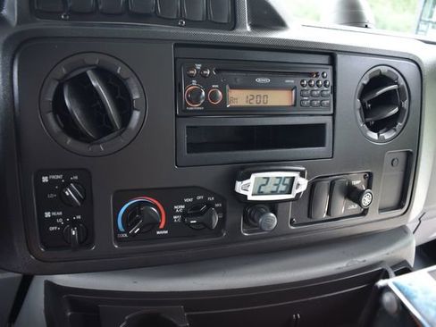 Used 2010 Ford E-450 and Econoline 450 Super Duty image 15