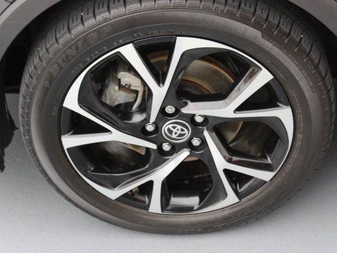 Certified 2021 Toyota C-HR XLE FWD image 29