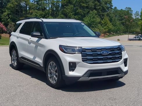 Certified 2025 Ford Explorer Active w/ Active Comfort Package AWD/4WD image 2