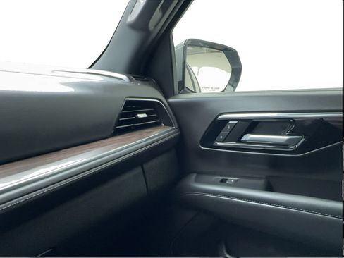 Used 2025 Chevrolet Tahoe LT w/ Comfort Package RWD image 44