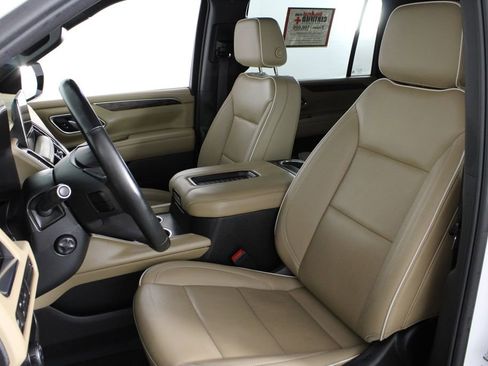 Used 2024 Chevrolet Suburban Premier RWD image 19