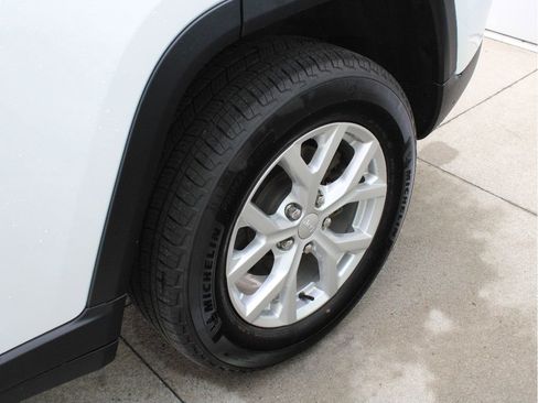 Used 2023 Jeep Grand Cherokee Limited image 38