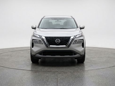 Used 2025 Nissan Rogue SV FWD image 2