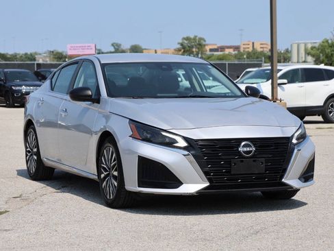 Used 2024 Nissan Altima 2.5 SV FWD image 4