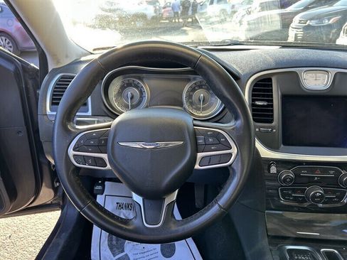 Used 2020 Chrysler 300 Touring image 38
