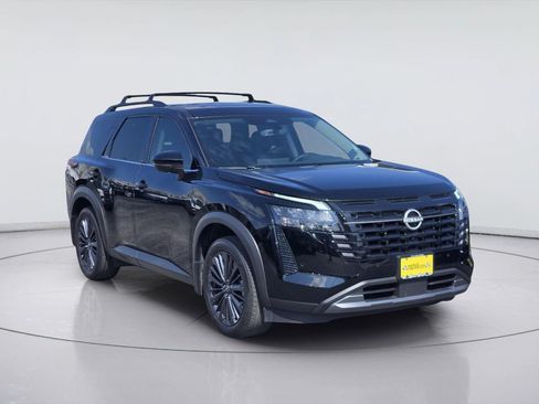 Used 2026 Nissan Pathfinder SL w/ SL Premium Package FWD image 3