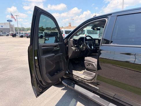 Used 2024 GMC Sierra 1500 Elevation w/ LPO, Elevation Black Package AWD/4WD image 10