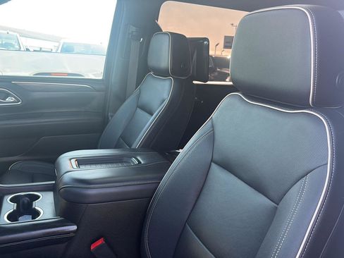 Used 2023 GMC Yukon XL SLT w/ SLT Premium Package RWD image 23