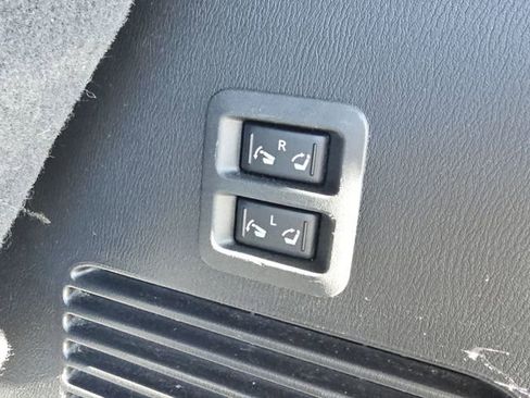 Used 2019 Nissan Armada Platinum w/ Captain's Chairs Package image 32