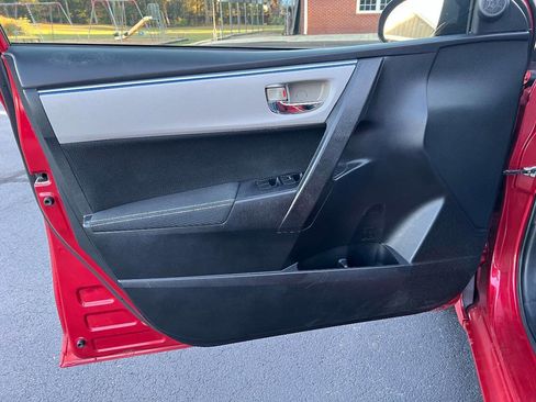 Used 2015 Toyota Corolla LE image 10