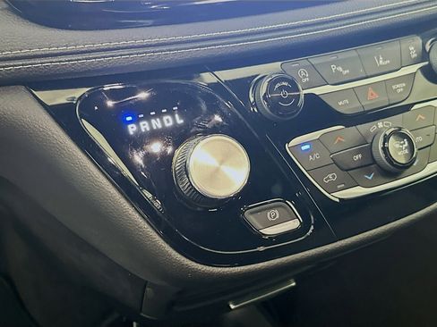 Used 2025 Chrysler Pacifica Select FWD image 21
