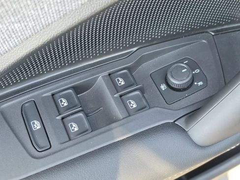 Used 2025 Volkswagen Tiguan S FWD image 25