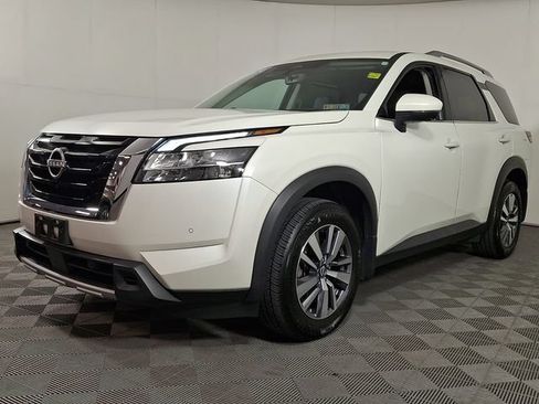 Used 2024 Nissan Pathfinder SL AWD/4WD image 6