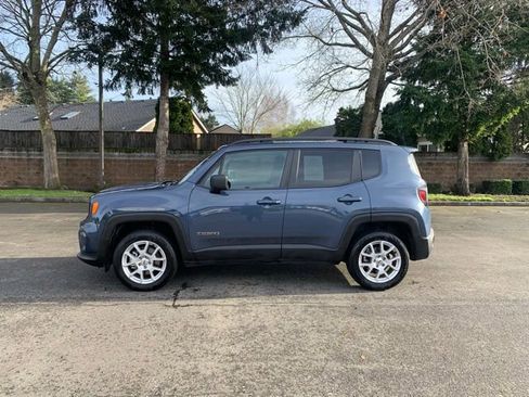 Used 2022 Jeep Renegade Latitude image 2