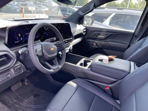 Used 2026 Chevrolet Silverado EV W/T AWD/4WD image 5