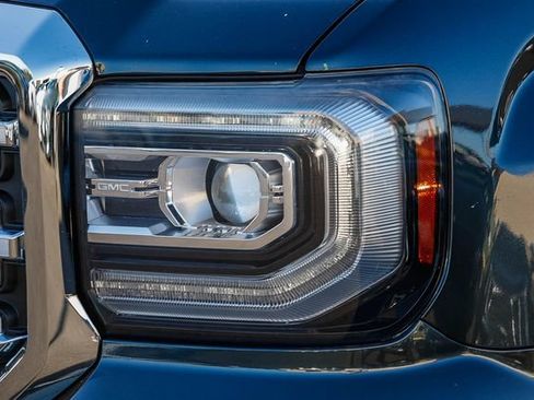 Used 2018 GMC Sierra 1500 SLT AWD/4WD image 8