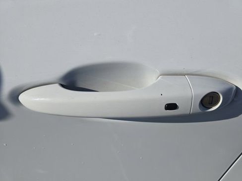 Used 2023 Jeep Compass Latitude image 10