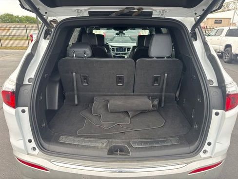 Used 2023 Buick Enclave Essence FWD image 5