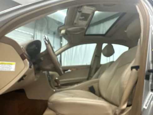 Used 2009 Mercedes-Benz E 350 Sedan image 22
