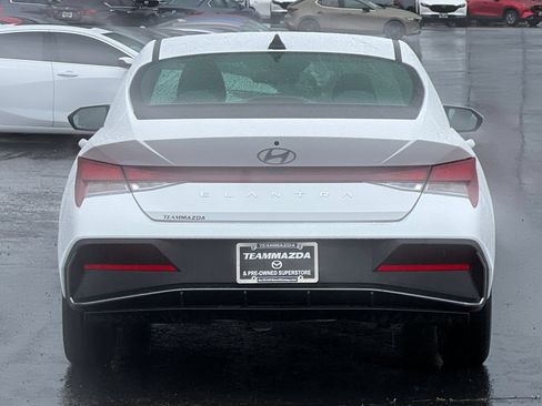 Used 2024 Hyundai Elantra SE FWD image 5