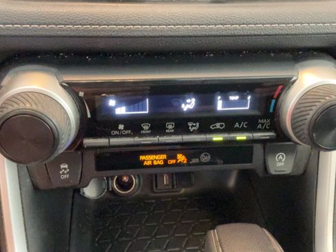Certified 2022 Toyota RAV4 LE AWD/4WD image 19