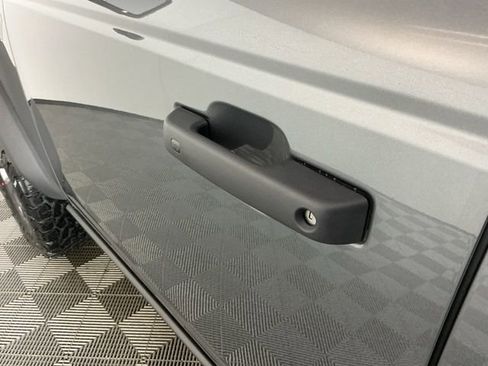 New 2025 Ford Bronco Badlands image 13