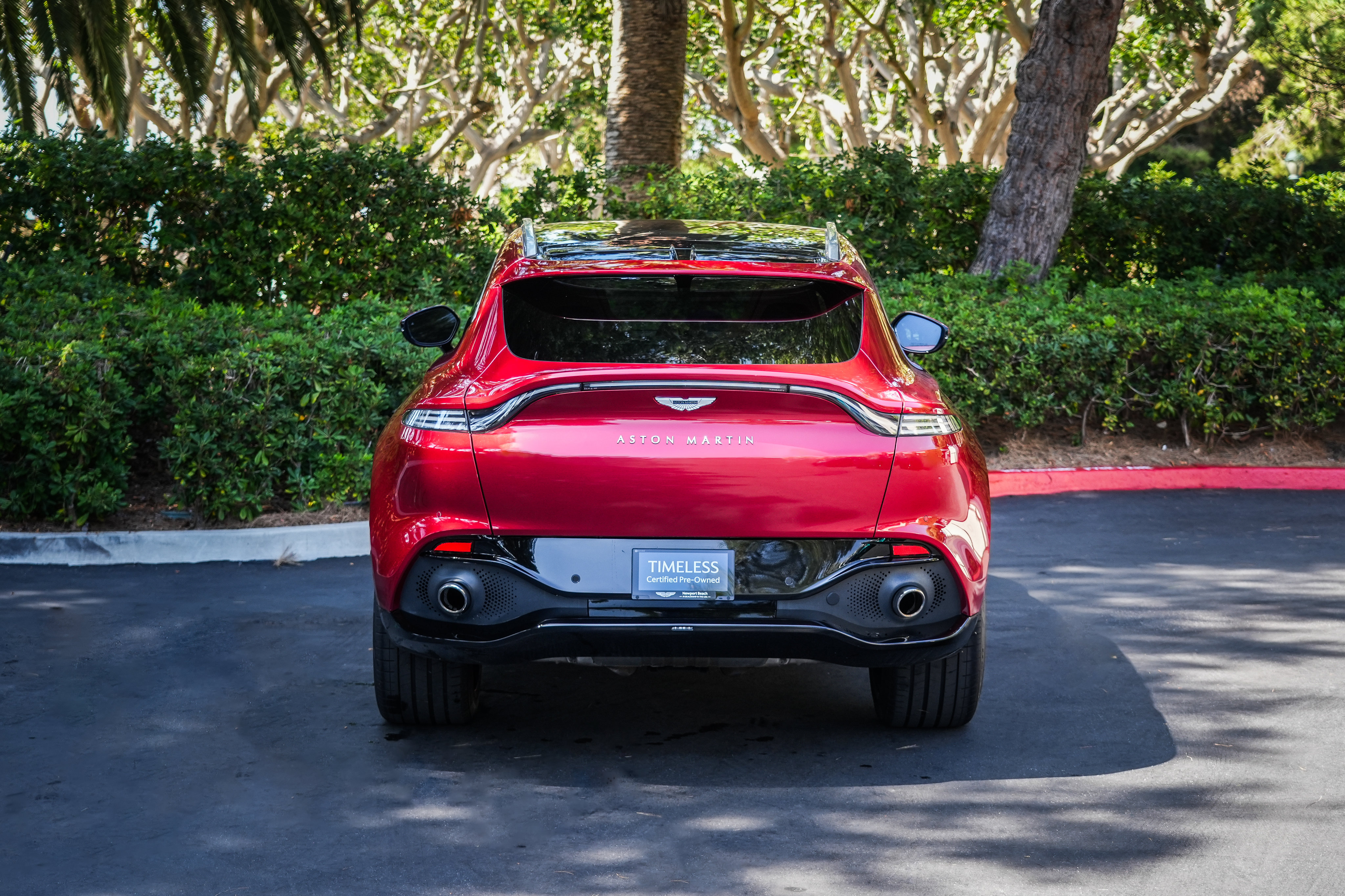 Used 2023 Aston Martin DBX AWD/4WD image 6
