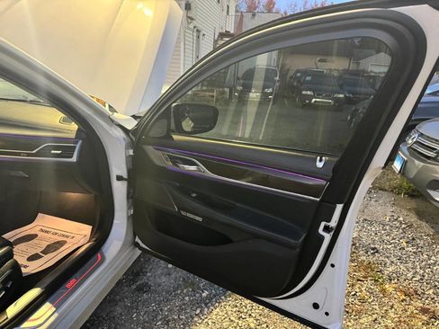 Used 2017 BMW 750i xDrive image 35
