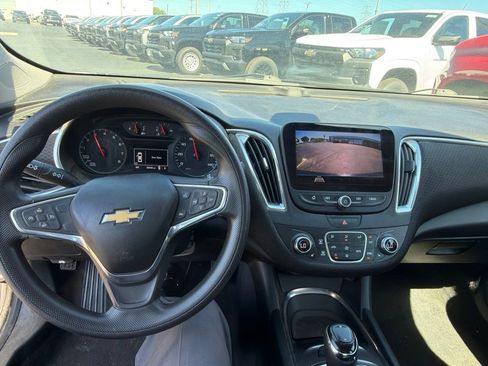 Used 2019 Chevrolet Malibu LT FWD image 12